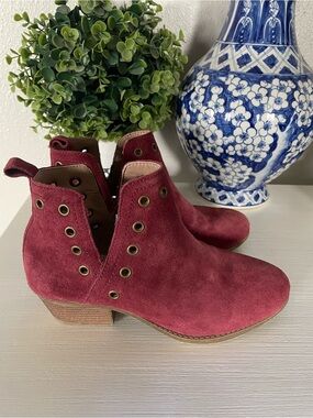 SKECHERS WOMEN'S SUEDE LASSO AUGER EYELET ANKLE BOOTS BURGANDY RED Size 6.5